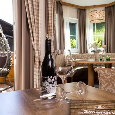 Hotell Zillergrundrock Luxury Mountain Mayrhofen