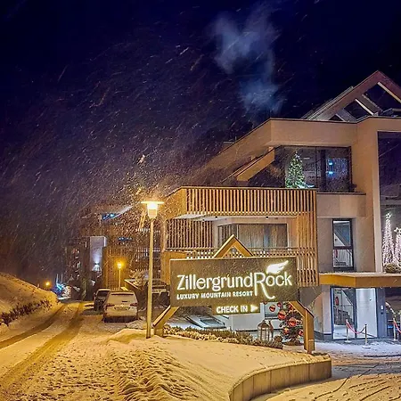 Hotell Zillergrundrock Luxury Mountain