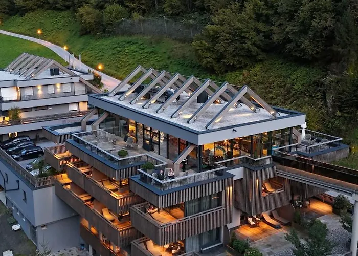 Otel Zillergrundrock Luxury Mountain