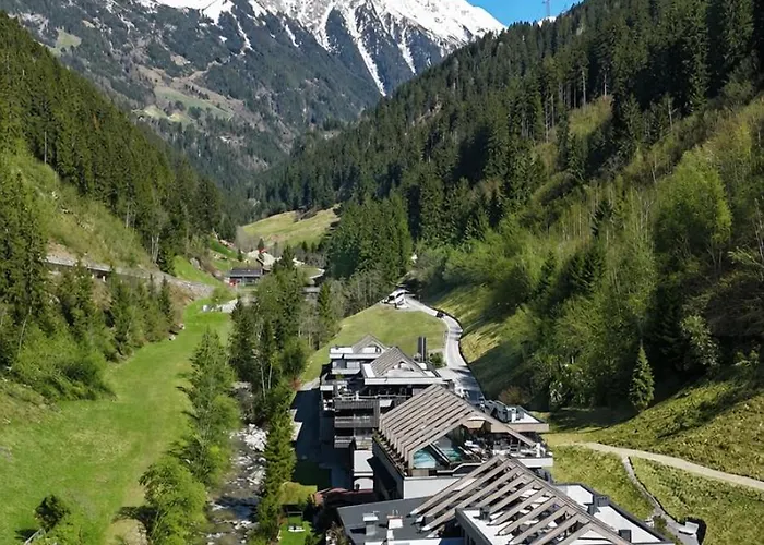 Otel Zillergrundrock Luxury Mountain